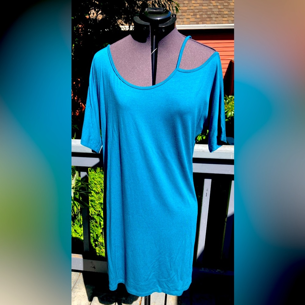 Vibrant Teal Short Sleeve Women's Top